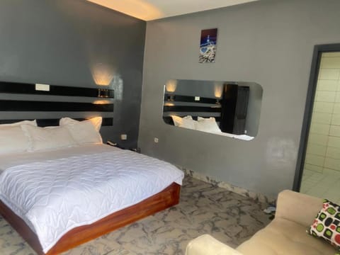 Sunrise Center Bonapriso - 102 Hotel in Douala