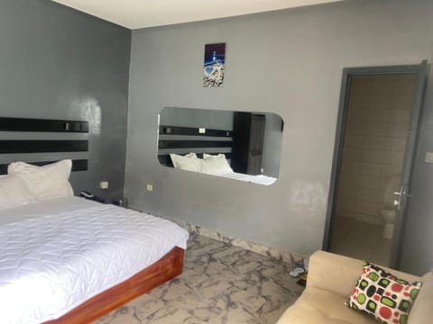 Sunrise Center Bonapriso - 102 Hotel in Douala