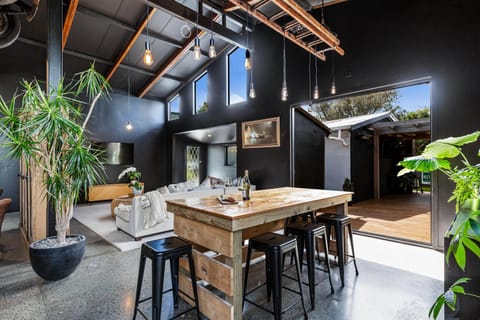 The Black Barn House in Auckland