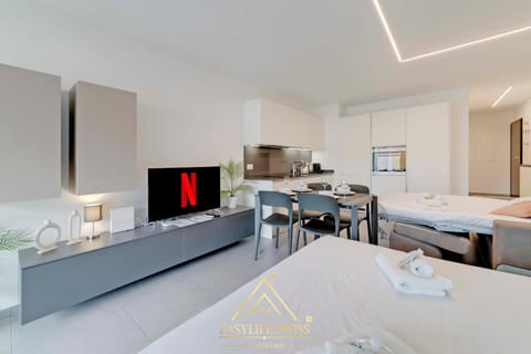 TV and multimedia, Photo of the whole room, Seating area, Evening entertainment