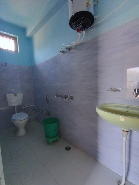 Shower, Toilet