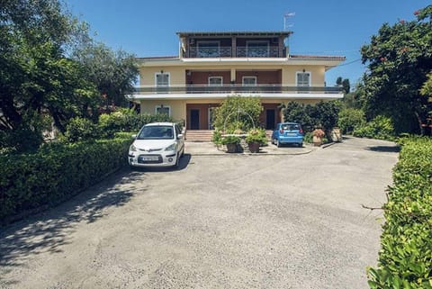 Property building, Garden view, Parking