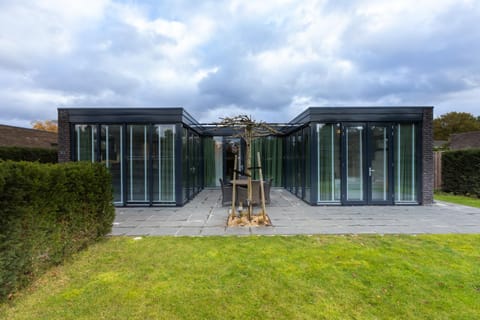 Wellness bungalow with Sauna Haus in Ermelo
