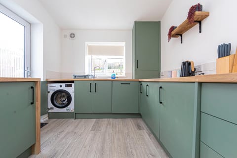 Kitchen or kitchenette, washing machine