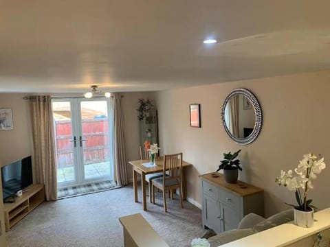 Self Contained - Own Entrance Apartment in High Wycombe