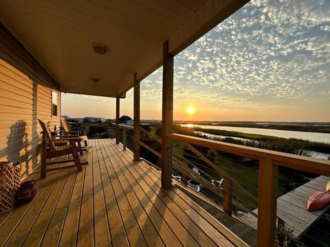 Sunset Sound Cottage House in North Topsail Beach