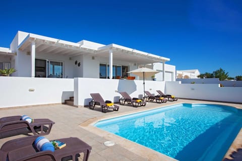 Lovely Puerto Calero Villa - 3 Bedrooms & Private Pool - Casa Dora - Short Walk to Marina Villa in Puerto Calero