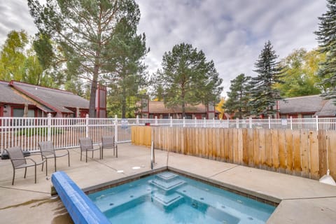 Whitefish Condo with Pool Access and Close to Hiking! Condominio in Whitefish