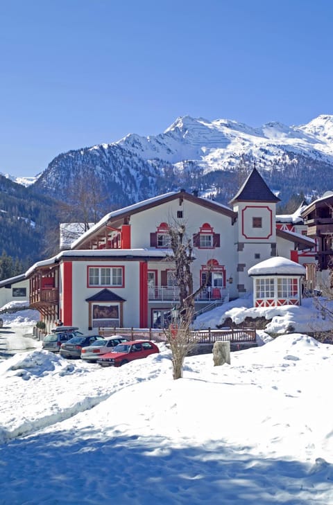 Facade/entrance, Garden view, Mountain view