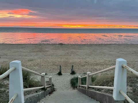 Cottage dans Parc Résidentiel de Loisirs, Piscine, 150M de la mer Chalé in Saint-Pair-sur-Mer