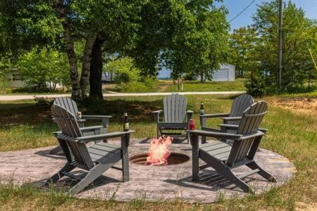 Coastal Haven Lake Superior w Fire Pit House in Whitefish Township