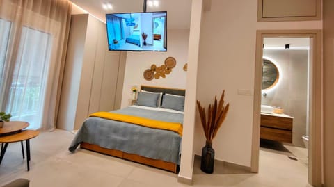 Bed, Bathroom, TV and multimedia, Bedroom