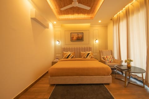 Bed, Seating area, Bedroom