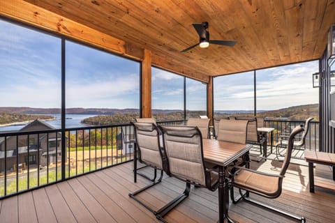 NEW! Luxury Lakefront Lodge 1- FREE Pool/Hot Tub, Pickleball, Mini Golf and More! House in Table Rock Lake