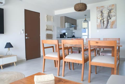 Kitchen or kitchenette, Dining area, kitchen