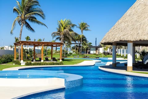 Restaurant/places to eat, Beach, Swimming pool