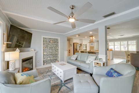 Sarasota Home with Pool 4 Mi to Siesta Key Beach! House in Gulf Gate Estates