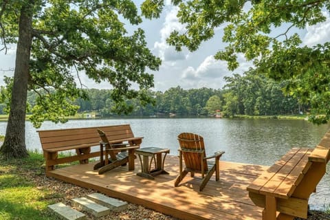 2621 Grendel Grove, Gorgeous Lakeside Chalet with Yard, Firepit, Private Dock By Sarah Bernard Chalet in Innsbrook
