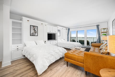 Oceanfront Jewel - Remodeled to Perfection Maison in Rehoboth Beach