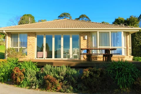 Waterfront Lakeside Cottage Primbee House in Port Kembla
