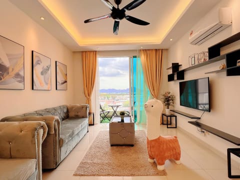 Communal lounge/ TV room, Natural landscape, TV and multimedia, Living room, Seating area, Evening entertainment, fireplace