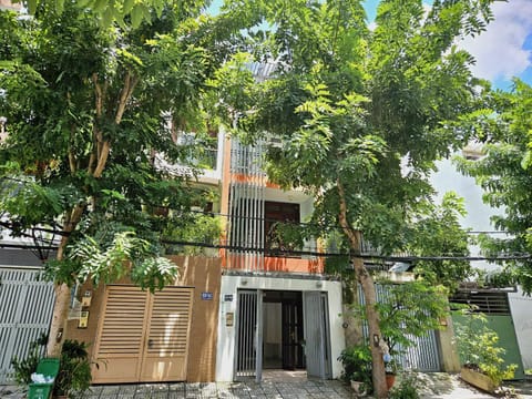 Property building, Day, Garden, Garden view