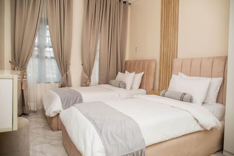 Two-bedroom Flat Apartment 3 Condominio in Lagos