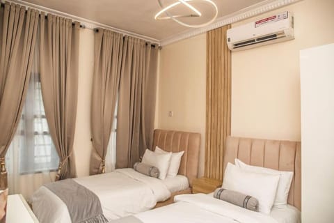 Two-bedroom Flat Apartment 3 Condominio in Lagos