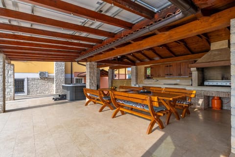 Patio, BBQ facilities, Balcony/Terrace, Kitchen or kitchenette, Living room, Seating area, Dining area