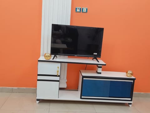 OLD Bonapriso Paisible Appart meublé 2 Chambres Condo in Douala