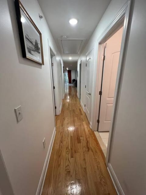 Exuberant 3king 6 mins EWR/ NYC House in Newark