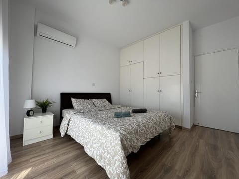 Bed, Photo of the whole room, Bedroom, wardrobe, air conditioner