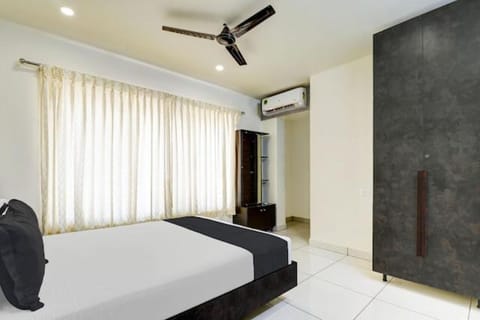 2 BHK AC Flat call- 8O882-37972 Villa in Mysuru