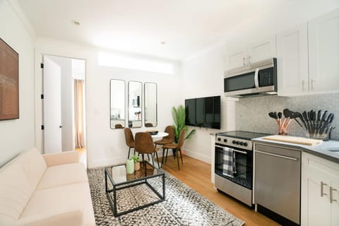 1290-13 Newly Renovated 2 Bedrooms in UES Copropriété in Roosevelt Island
