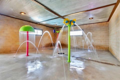 Lake View - Penthousewith Indoor Pool Splash Pad House in Indian Point