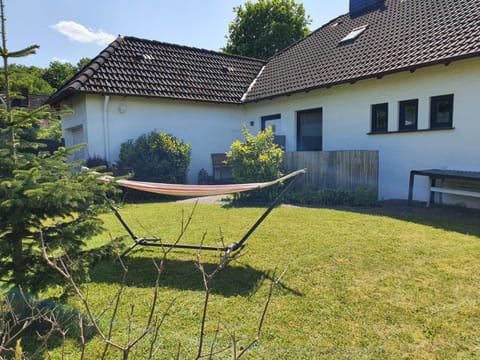 Property building, Day, Garden, Garden view, sunbed