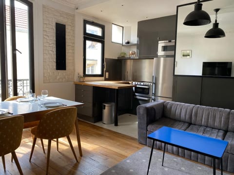 Appartement à 50m de Paris Condo in Clichy