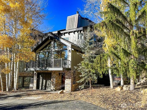 Pinnacle Peaks Lodge - Hot Tub, Sauna & Shuttle House in Park City