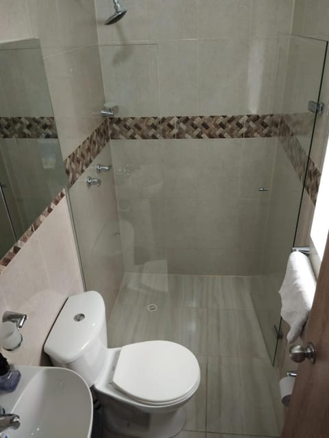 Habitación doble con baño privado Alquiler vacacional in Sabaneta