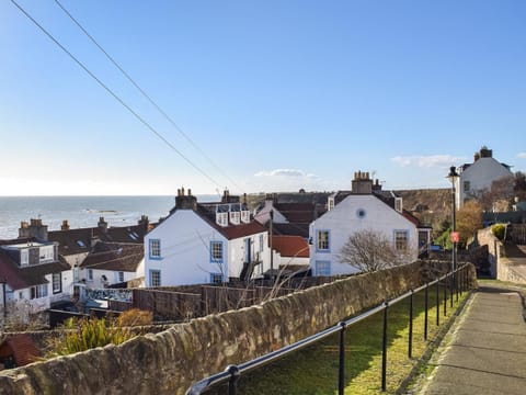 Ocean View Retreat House in Pittenweem