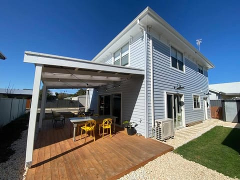 Yellow Door Beach Retreat Casa in Normanville