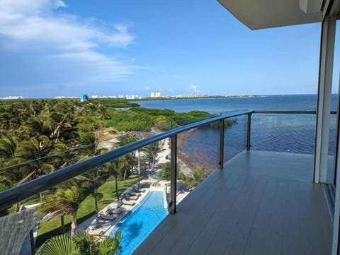 Property building, Natural landscape, View (from property/room), Balcony/Terrace, City view, Pool view, Sea view, Swimming pool