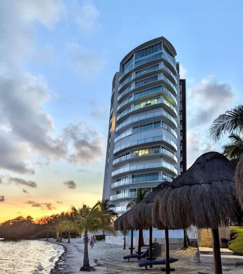 Peninsula Luxury Apartments with ocean front and espectacular views Apartment in Cancun