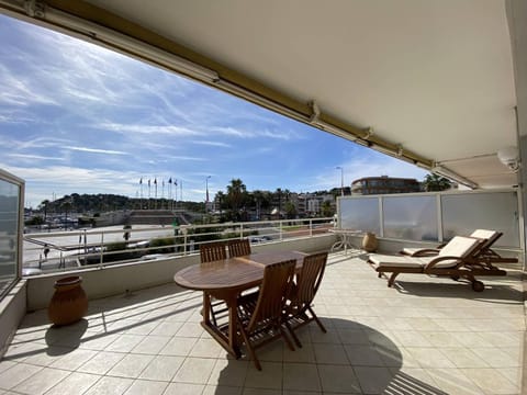 Appartement climatisé face mer, avec piscine et parking, Cavalaire-sur-Mer - FR-1-100-320 Apartment in Cavalaire-sur-Mer