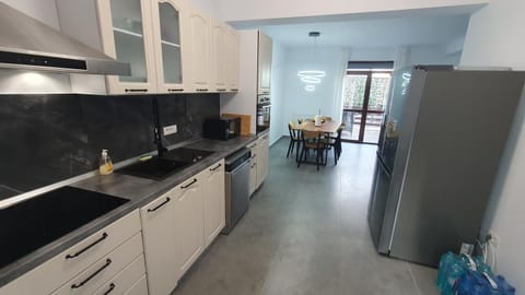 Kitchen or kitchenette, dishwasher, minibar, pet friendly, stove