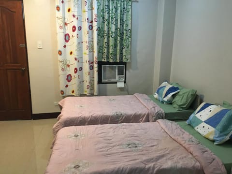 AGB Anchorage Inn, studio room - 2 single beds Apartment hotel in Makati