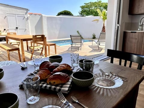 Balcony/Terrace, Pool view, Swimming pool