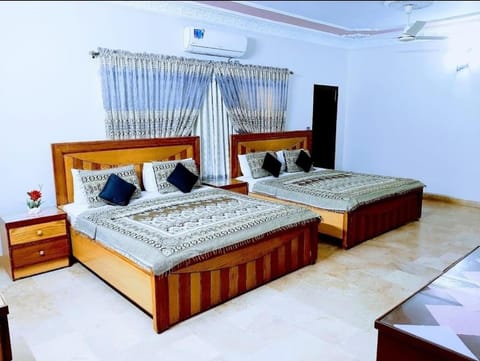 Guest House Galaxy Inn Bed and Breakfast in Karachi