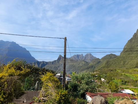 LES SOMMETS DE SALAZIE CHAMBRES D'HÔTES Bed and Breakfast in Réunion