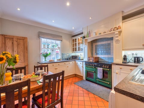 Pass the Keys Cosy 2 Bed Cottage With Views of The Iron Bridge Casa in Tontine Hill